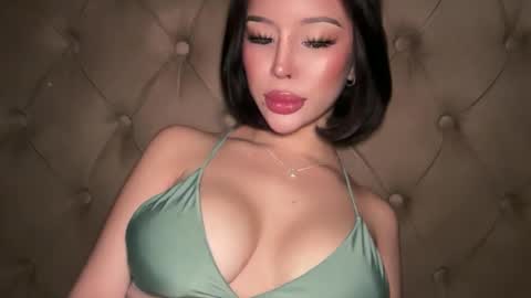 Elle  dont forget to folloW me and thumbs up online show from 03-12-26, 10:54