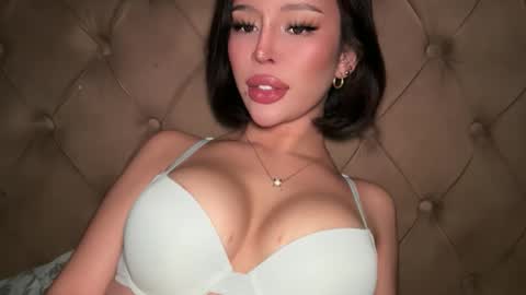 Elle  dont forget to folloW me and thumbs up online show from 03-22-26, 12:25