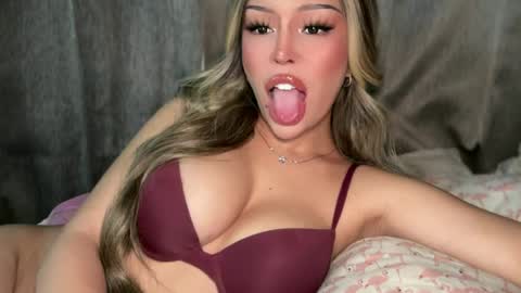 Elle  dont forget to folloW me and thumbs up online show from 07-31-26, 04:23