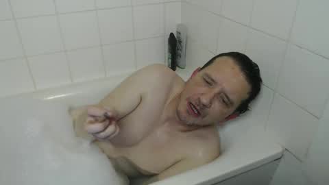 Snapshot of thegreeneyes95 chatting on 12-19-24, 08:55 Green online show from 12-19-24, 08:55