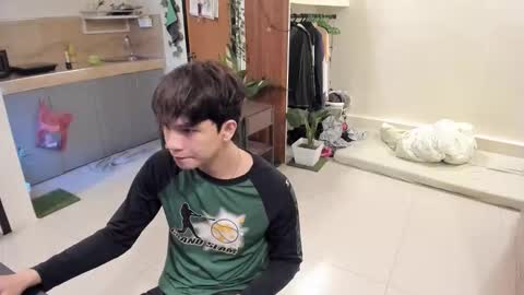 Green online show from 11-06-25, 05:52