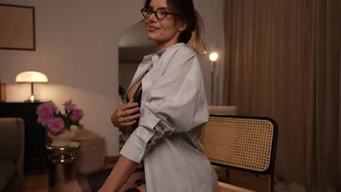 Snapshot of thehoneyx chatting on 06-01-26, 07:15 Nadia online show from 06-01-26, 07:15