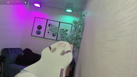 Theia  online show from 03-03-26, 12:33