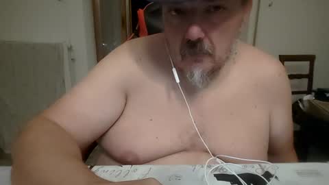 Snapshot of theitalianpapi chatting on 07-26-26, 07:32 Pippo71 online show from 07-26-26, 07:32