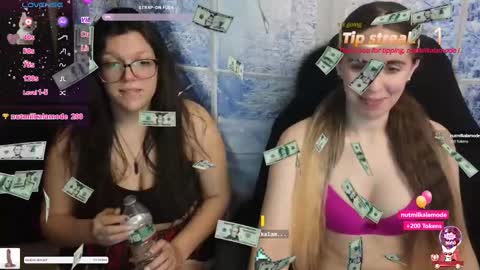 Snapshot of thekinkhouse chatting on 12-27-24, 11:31 Goddess Nola online show from 12-27-24, 11:31