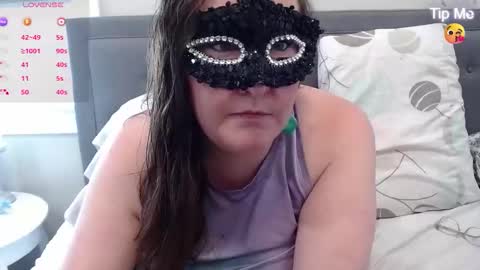 Snapshot of thelipsdown chatting on 06-11-26, 02:04 Lacey online show from 06-11-26, 02:04