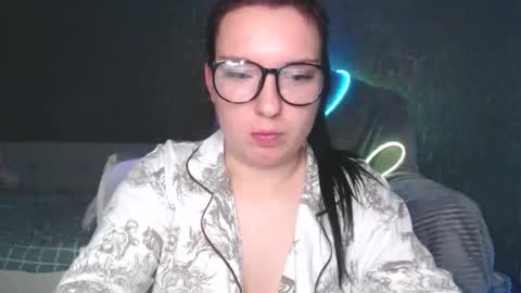 Lisa online show from 11-26-25, 02:45