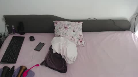 Snapshot of thelisteninglady chatting on 01-28-25, 03:35 Alice - online show from 01-28-25, 03:35
