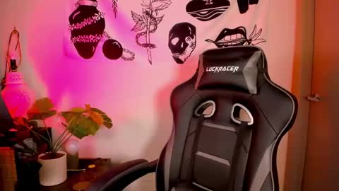 themelrose online show from 11-19-25, 08:09