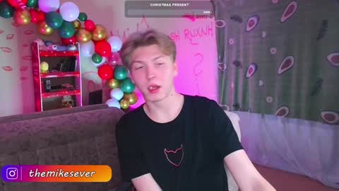 Snapshot of themikesever chatting on 12-21-24, 06:12 Sever online show from 12-21-24, 06:12