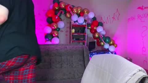 Snapshot of themikesever chatting on 12-27-24, 06:10 Sever online show from 12-27-24, 06:10