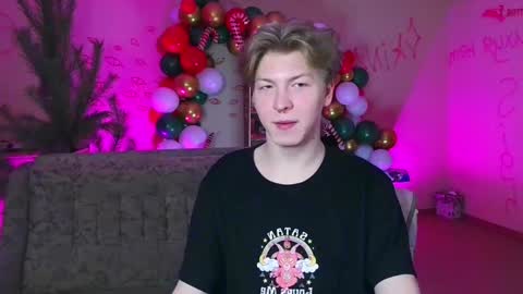 Snapshot of themikesever chatting on 12-28-24, 06:18 Sever online show from 12-28-24, 06:18