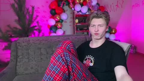 Snapshot of themikesever chatting on 12-28-24, 09:19 Sever online show from 12-28-24, 09:19