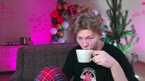 Snapshot of themikesever chatting on 12-29-24, 06:38 Sever online show from 12-29-24, 06:38