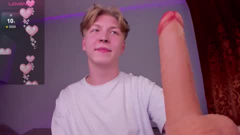 Snapshot of themikesever chatting on 10-25-25, 01:07 Sever online show from 10-25-25, 01:07