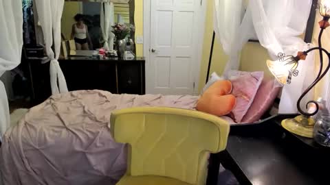 Snapshot of themrsnelson chatting on 05-18-26, 07:58 Cach Nelson online show from 05-18-26, 07:58