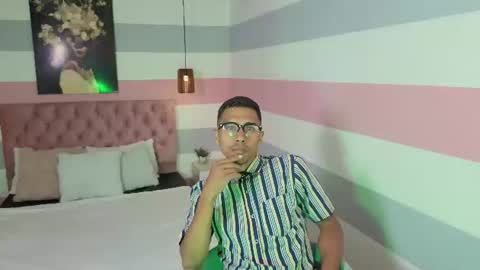 Snapshot of theo_steel_ chatting on 06-08-26, 01:11 Theo online show from 06-08-26, 01:11