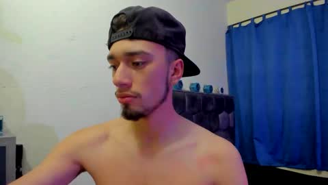 Snapshot of theo_stone04 chatting on 09-29-25, 09:25 Theo online show from 09-29-25, 09:25