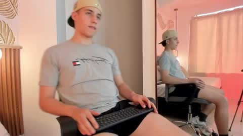 Snapshot of theohawke_ chatting on 12-13-24, 08:04 THEO- MATEO online show from 12-13-24, 08:04