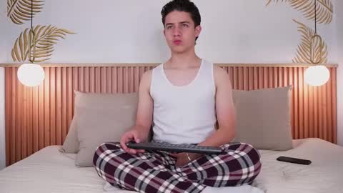 Snapshot of theohawke_ chatting on 01-16-25, 01:14 THEO- MATEO online show from 01-16-25, 01:14