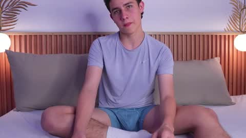 Snapshot of theohawke_ chatting on 01-22-25, 04:55 THEO- MATEO online show from 01-22-25, 04:55