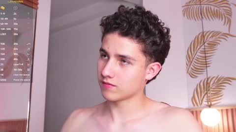 Snapshot of theohawke_ chatting on 02-02-25, 07:04 THEO- MATEO online show from 02-02-25, 07:04