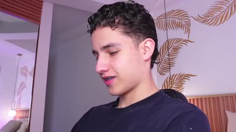 Snapshot of theohawke_ chatting on 02-04-25, 01:38 THEO- MATEO online show from 02-04-25, 01:38