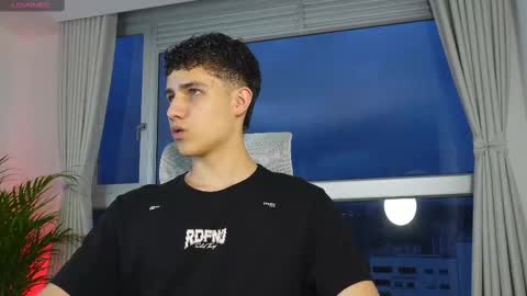 Snapshot of theohawke_ chatting on 02-25-25, 11:11 THEO- MATEO online show from 02-25-25, 11:11