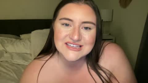 Snapshot of theolivemae chatting on 02-28-25, 02:20 theolivemae online show from 02-28-25, 02:20