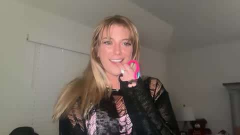 Ava online show from 12-17-25, 09:04