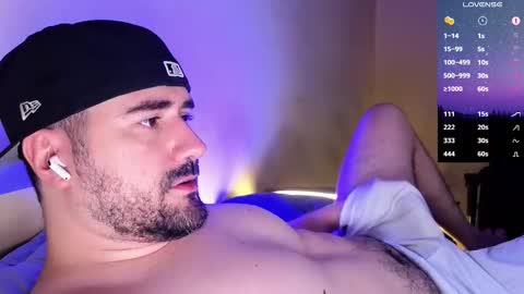 Snapshot of theoravi chatting on 12-23-25, 04:43 Theo Ravi online show from 12-23-25, 04:43