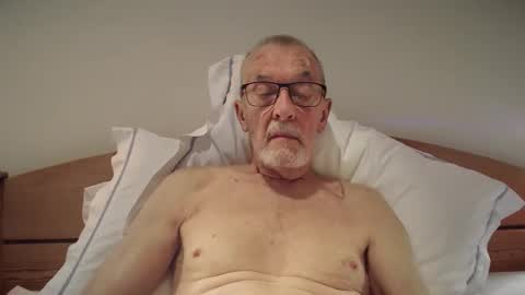 theowlandthe online show from 12-04-25, 04:38