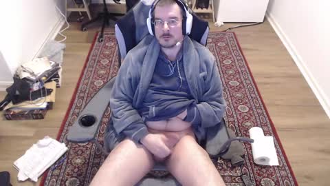 Snapshot of thepervertshow chatting on 01-17-25, 10:22 WillyWanker online show from 01-17-25, 10:22