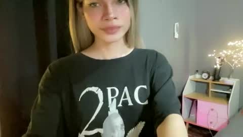 Snapshot of theprecious_pearl chatting on 06-30-26, 03:24 Precious love online show from 06-30-26, 03:24