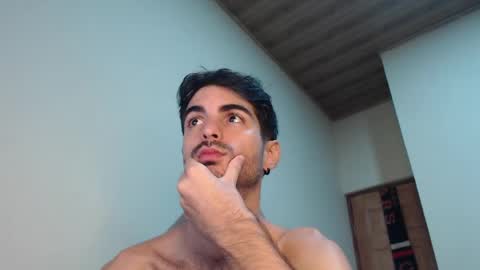 Snapshot of therazhanen chatting on 05-24-26, 06:18 Santiago Enrique online show from 05-24-26, 06:18