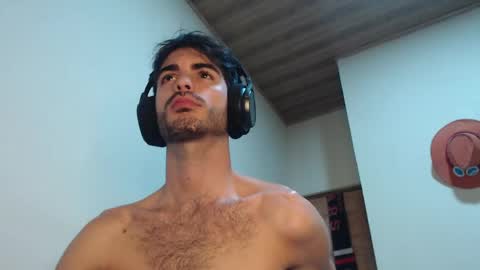Snapshot of therazhanen chatting on 05-25-26, 05:24 Santiago Enrique online show from 05-25-26, 05:24