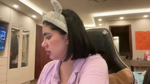 Snapshot of therealcamilabaddie chatting on 10-17-25, 04:15 therealcamilabaddie online show from 10-17-25, 04:15