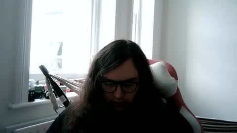 Snapshot of thereeeeelbean14202 chatting on 05-10-26, 04:01 theultimatebean2572 online show from 05-10-26, 04:01