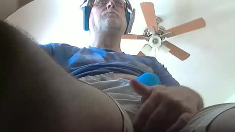 Snapshot of thereisnospoon1970 chatting on 05-16-26, 06:39 Neo online show from 05-16-26, 06:39