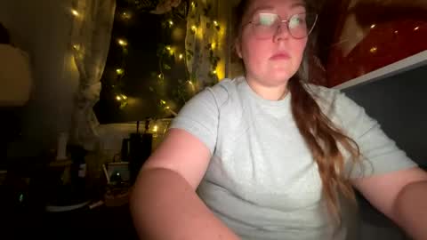 Snapshot of thesashadomme chatting on 12-18-24, 02:42 The Sasha Domme online show from 12-18-24, 02:42