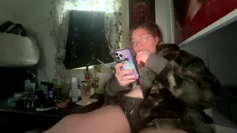 Snapshot of thesashadomme chatting on 12-29-24, 07:32 The Sasha Domme online show from 12-29-24, 07:32
