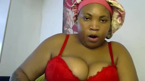 Snapshot of theshybaddie chatting on 01-25-25, 12:16 theshybaddie online show from 01-25-25, 12:16