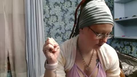 Snapshot of thesirenscall chatting on 12-14-25, 02:39 Siren of the Fae online show from 12-14-25, 02:39