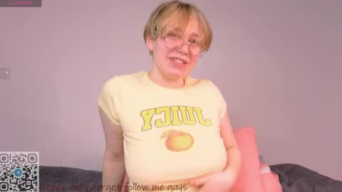 Snapshot of thestaronsky chatting on 05-16-26, 06:28 Lucia online show from 05-16-26, 06:28