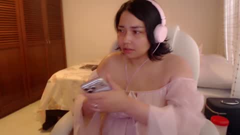Snapshot of thetalkingbutt chatting on 07-07-26, 08:57 Mai online show from 07-07-26, 08:57
