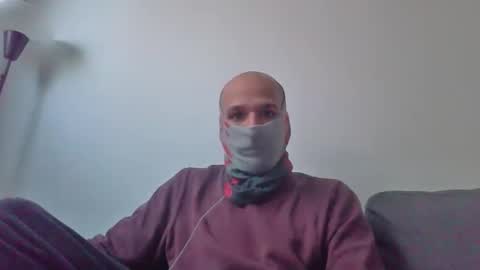 Scarf guy online show from 11-26-25, 09:10
