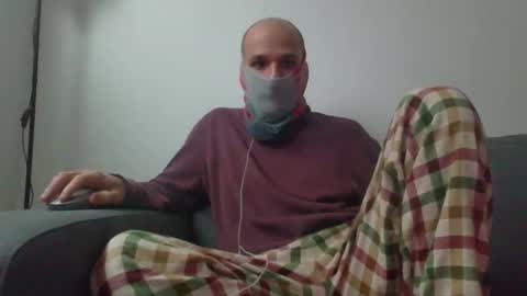 Scarf guy online show from 02-18-26, 08:32