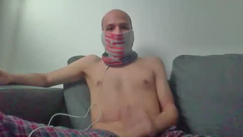 Snapshot of thetubedscarfguy chatting on 04-09-26, 06:41 Scarf guy online show from 04-09-26, 06:41