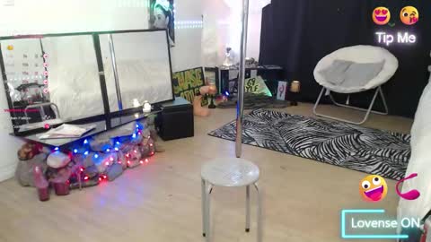 Snapshot of thewildechase chatting on 09-08-25, 04:50 Chase online show from 09-08-25, 04:50