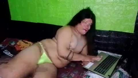 Snapshot of thewildtop chatting on 01-04-25, 07:02 chubbysweetsexybitch online show from 01-04-25, 07:02